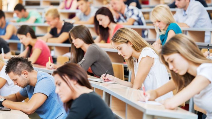 Generația Z își dorește stabilitate, educație modernă și oportunități clare pentru viitor. De ce ne pleacă tinerii din țară