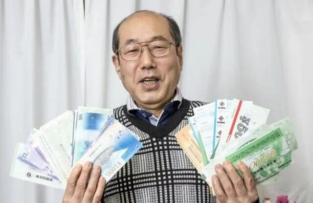 Zeul Gratuităților vine din Japonia și are o avere de aproape 4 milioane de dolari. Cum folosește cupoanele și ofertele zilnic