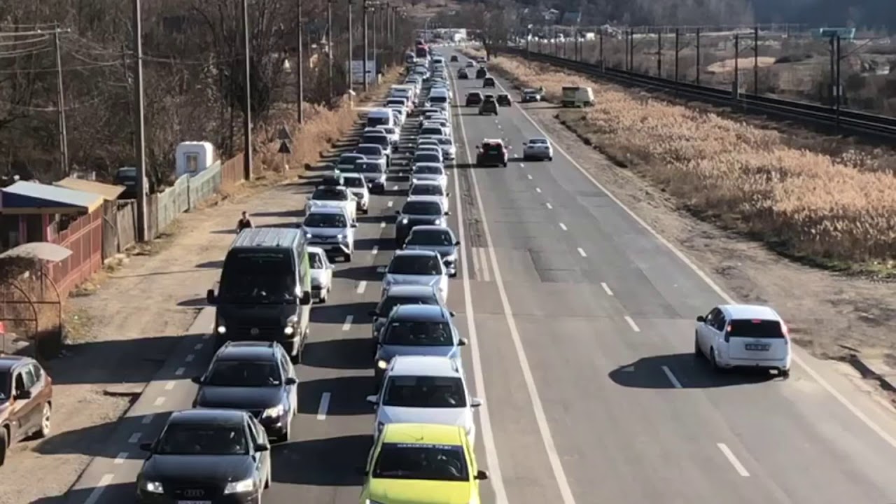 Traficul este bară la bară pe Valea Prahovei. Ce rute alternative să alegi dacă mergi spre București