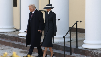 Melania Trump a atras toate privirile la ceremonia de învestire a Președintelui. George Enache, art director: „E o ținută greu de purtat dacă nu ai atitudinea corespunzătoare”