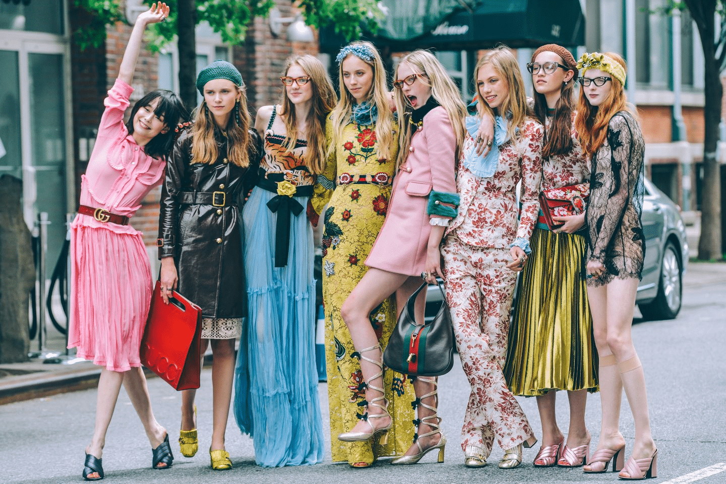 Maximalismul revine în trend. Ovidiu Buta, designer vestimentar: „Moda, ca să vândă, trebuie să propună ceva nou”