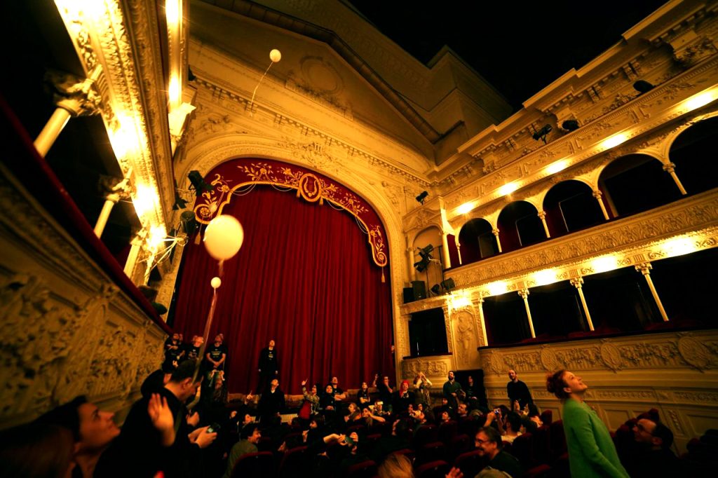 La ce evenimente participi de Ziua Culturii Naționale? Teatrul Odeon va găzdui performance-ul de poezie „Puseu de iubire”