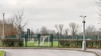 Un teren de fotbal de 1 milion de euro a fost închis din cauza vecinilor. Ce i-a nemulțumit pe locuitorii din zonă