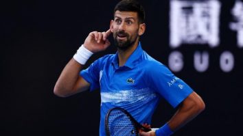 Novak Djokovic s-a calificat în optimi la Australian Open pentru a 17-a oară în carieră