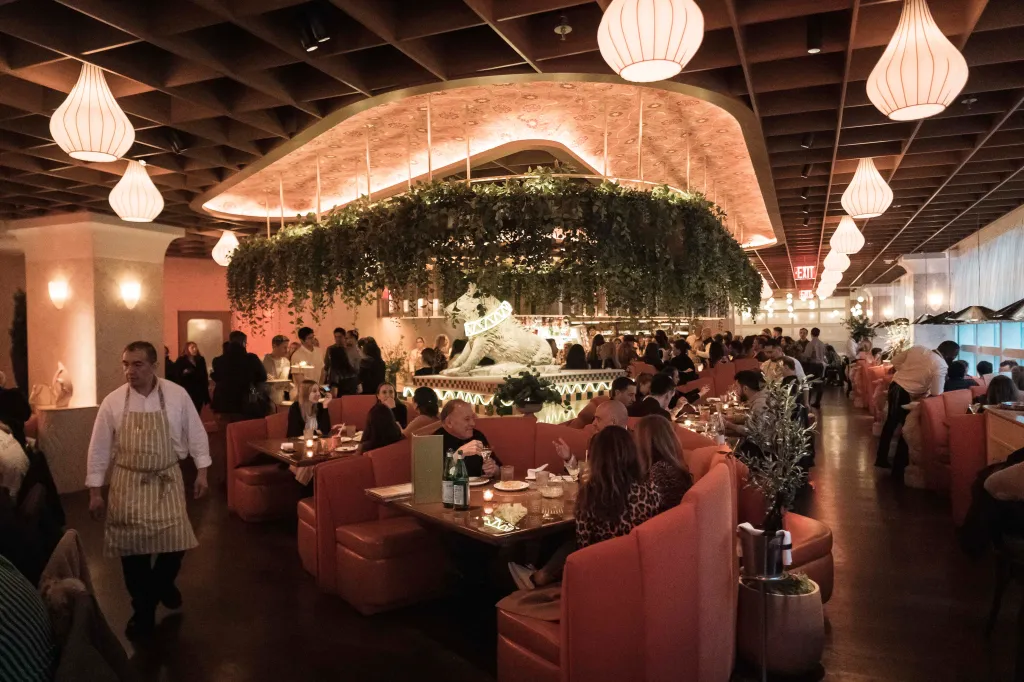 Restaurantele din New York sunt prea gălăgioase pentru clienți. În unele locații, nivelul de zgomot se apropie de 90 dB