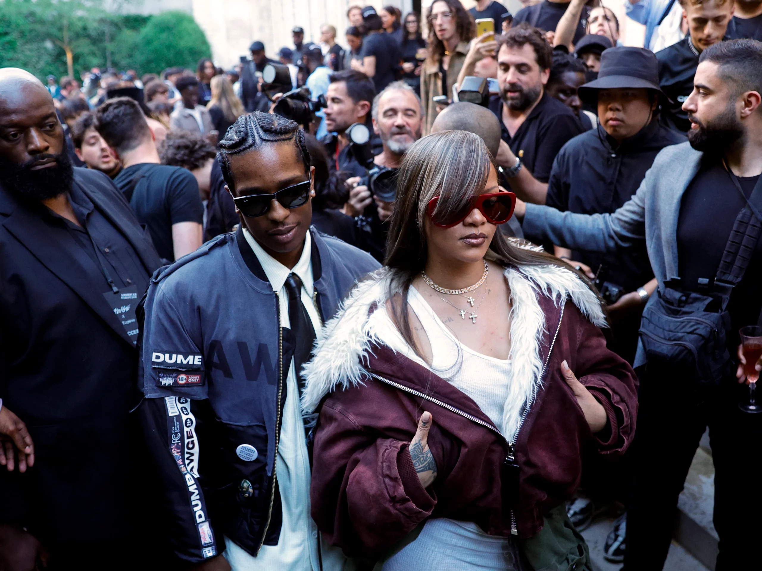 Rihanna a mers la tribunal pentru a-l susține pe A$AP Rocky în timpul procesului, acuzat că ar fi tras cu un pistol spre fostul său prieten
