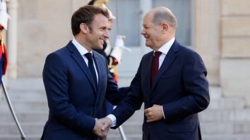 Olaf Scholz intenționează să călătorească miercuri la Paris pentru a se întâlni cu președintele Emmanuel Macron