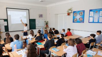 Ministrul Educației vrea campusuri rurale care să ofere condiții mai bune pentru elevi. Radu Szekely: „O soluție eficientă”