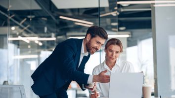 Partenerii au probleme mintale atunci când femeia are salariul mai mare. Salariile diferite cresc riscul sănătății cu 11% la bărbați