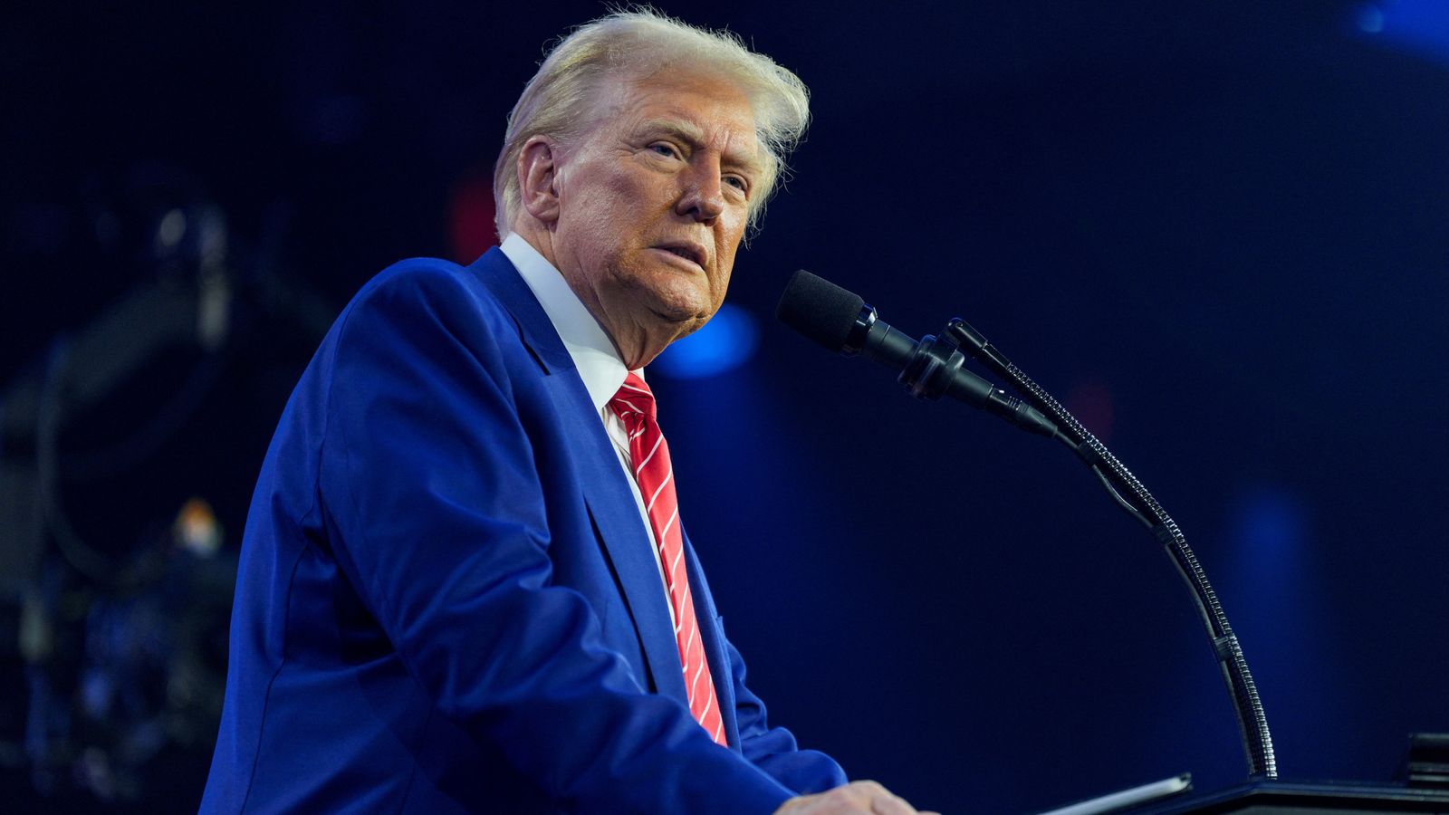 Piețele asiatice se prăbușesc, din cauza tarifelor impuse de Donald Trump