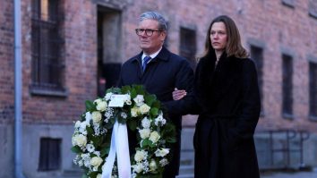 Keir Starmer a vizitat fostul lagăr de concentrare Auschwitz, înaintea aniversării a 80 de ani de la eliberare: „Am simțit un aer de disperare”