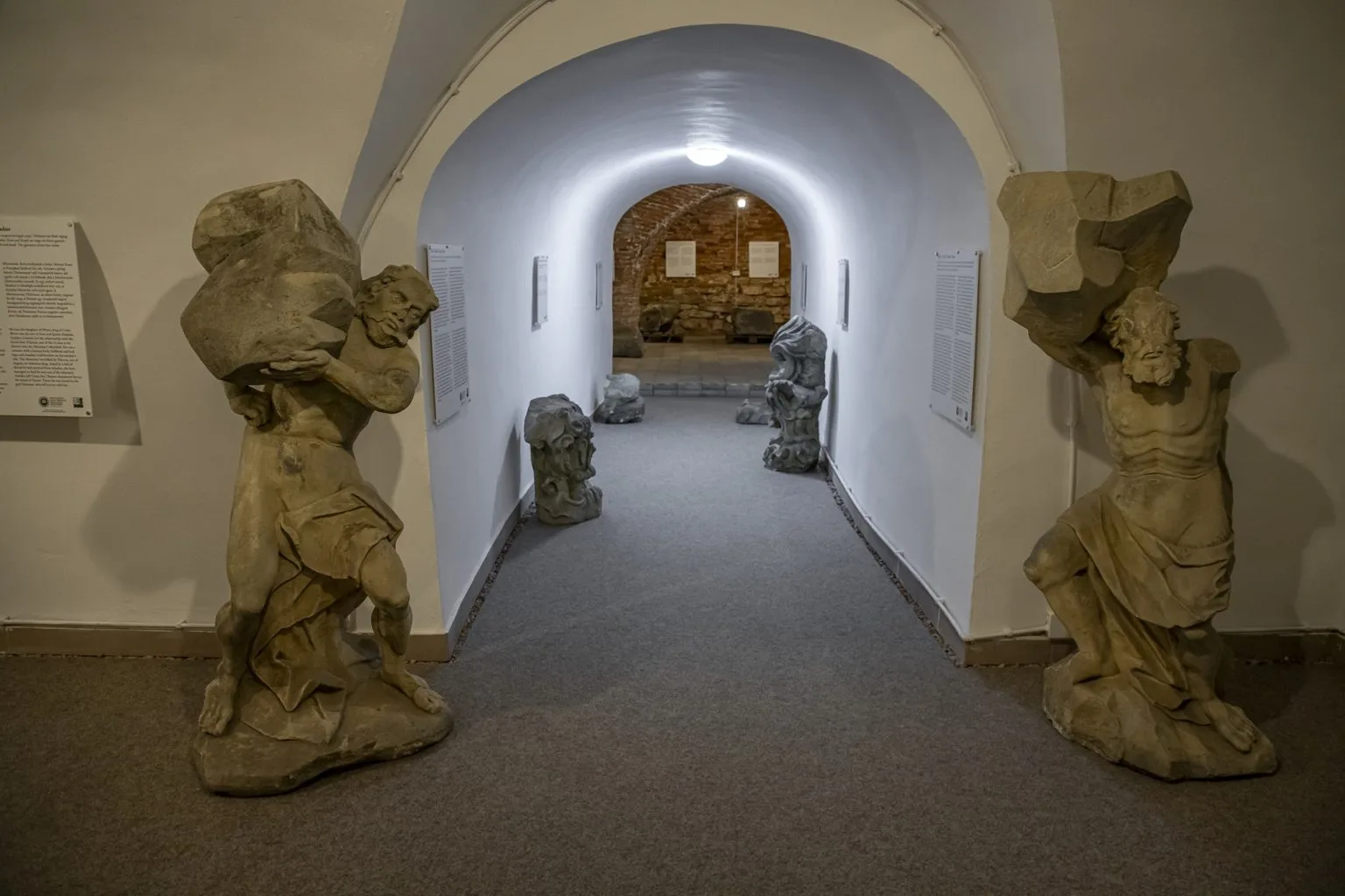 La ce expoziție mergi azi?  UBB Cluj prezintă 24 de statui baroce realizate de Johann Nachtigall