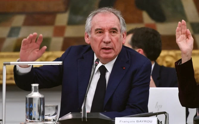 POLITICO: Comisia Europeană susține bugetul guvernului Bayrou. La ce se poate aștepta Franța