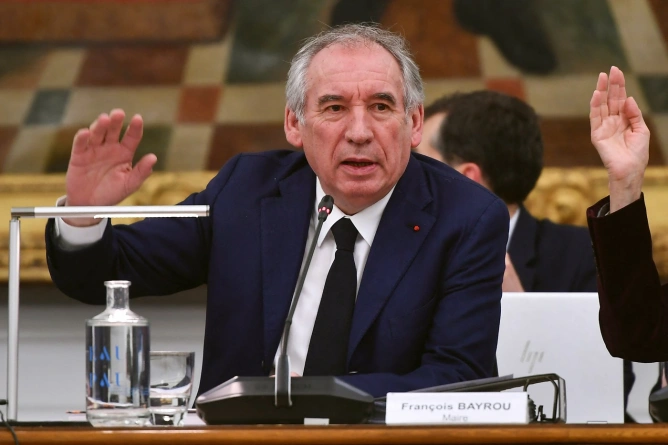 POLITICO: Comisia Europeană susține bugetul guvernului Bayrou. La ce se poate aștepta Franța
