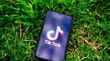 Există viață după social media? În urma amenințării de a rămâne fără TikTok, antreprenorii revin la stilul clasic de promovare