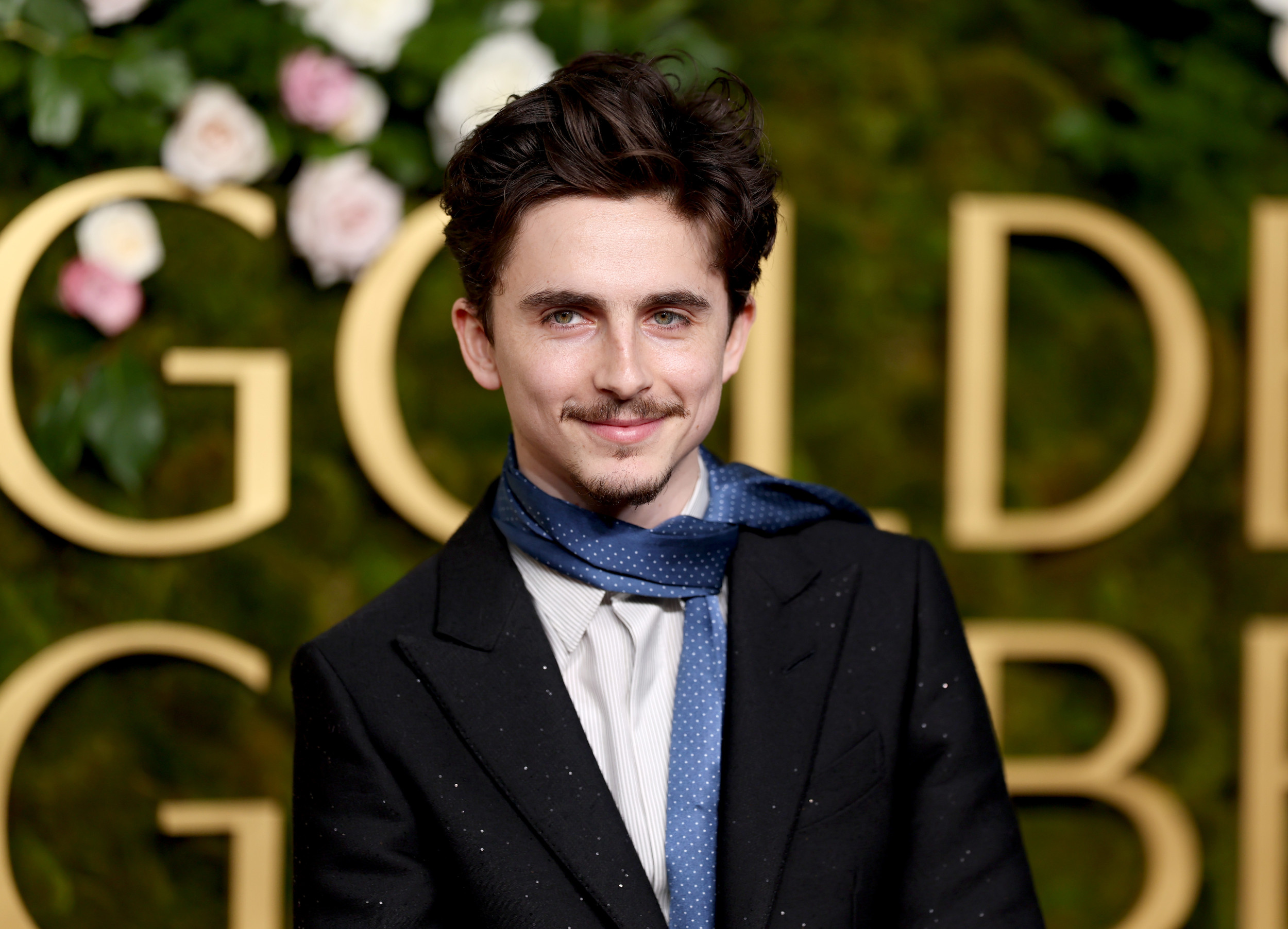 Timothée Chalamet va avea rolul de gazdă și invitat muzical în emisiunea „Saturday Night Live”. Îl vezi pe 25 ianuarie pe serviciile de streaming