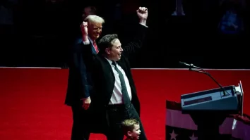 Trump îi cere lui Elon Musk să aducă astronauții înapoi: SpaceX va face acest lucru „cât mai curând posibil”