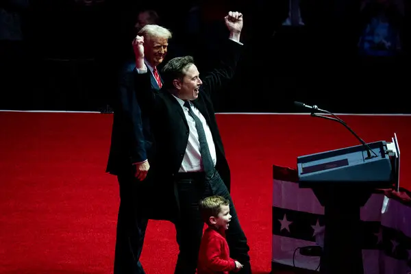 Trump îi cere lui Elon Musk să aducă astronauții înapoi: SpaceX va face acest lucru „cât mai curând posibil”