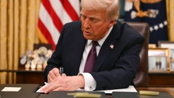 Din prima zi de mandat, Trump semnează ordine executive cu consecințe majore: Începe deportarea în masă a imigranților, pune capăt dreptului la cetățenie prin naștere, grațiază inculpații de la Capitoliu. Ce alte decizii a luat Președintele SUA