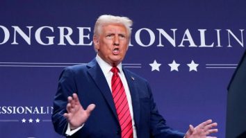 Donald Trump suspendă granturile, împrumuturile și alte forme de asistență federală