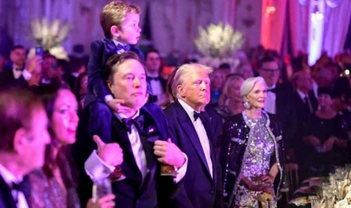 VIDEO. Musk și Trump au făcut Revelionul împreună. Imagini virale cu cei doi executând „Dansul Victoriei” care l-a consacrat pe Trump