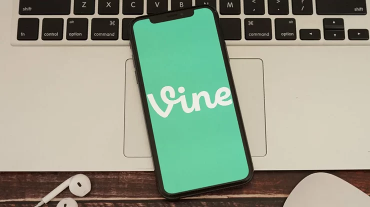 Elon Musk spune că X „se gândește” să reintroducă Vine, cu servicii de la mesagerie la partajare video