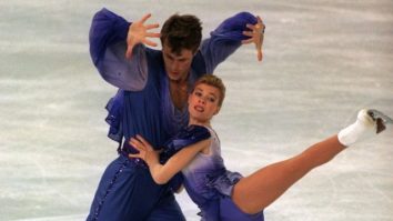 Un cuplu de patinatori ruși, Evgenia Shishkova și Vadim Naumov, campioni mondiali în anii ’90, se afla în avionul american prăbușit
