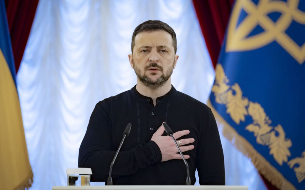Zelenski îi propune lui Trump ca Ucraina să cumpere arme americane în schimbul a 300 de miliarde de dolari din activele ruseşti îngheţate