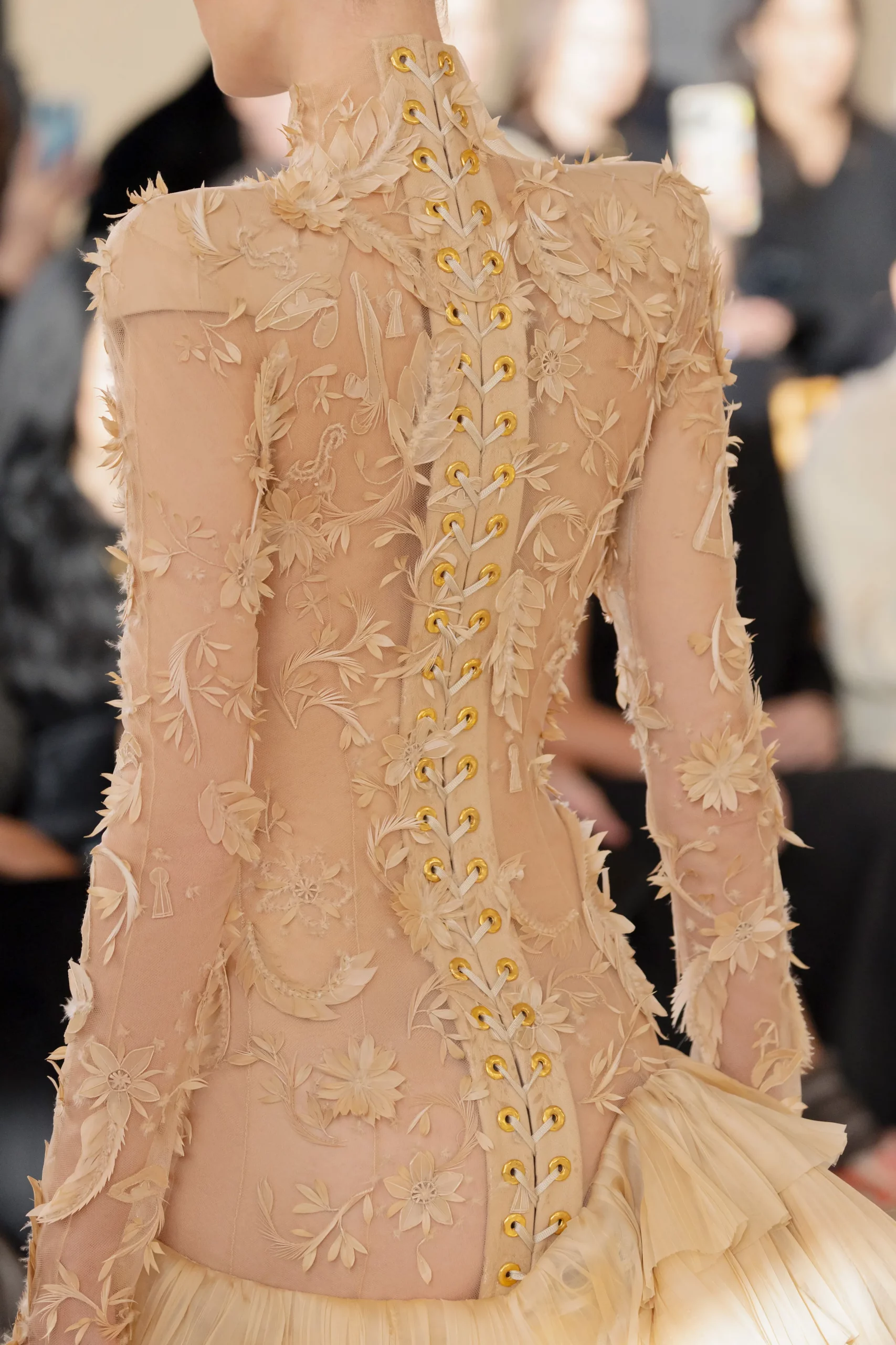 Constantin Brâncuși a inspirat moda de azi. Adrian Oianu, designer: „Colecția Schiaparelli Couture 2025 se inspiră din stilul lui”