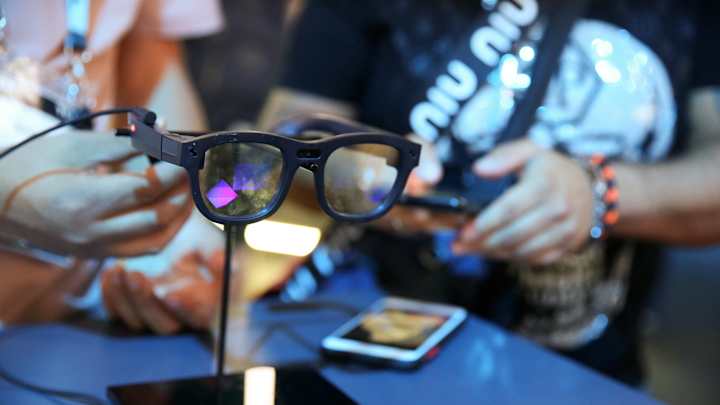 Vor înlocui ochelarii smart telefonul? Pe ce pariază producătorii