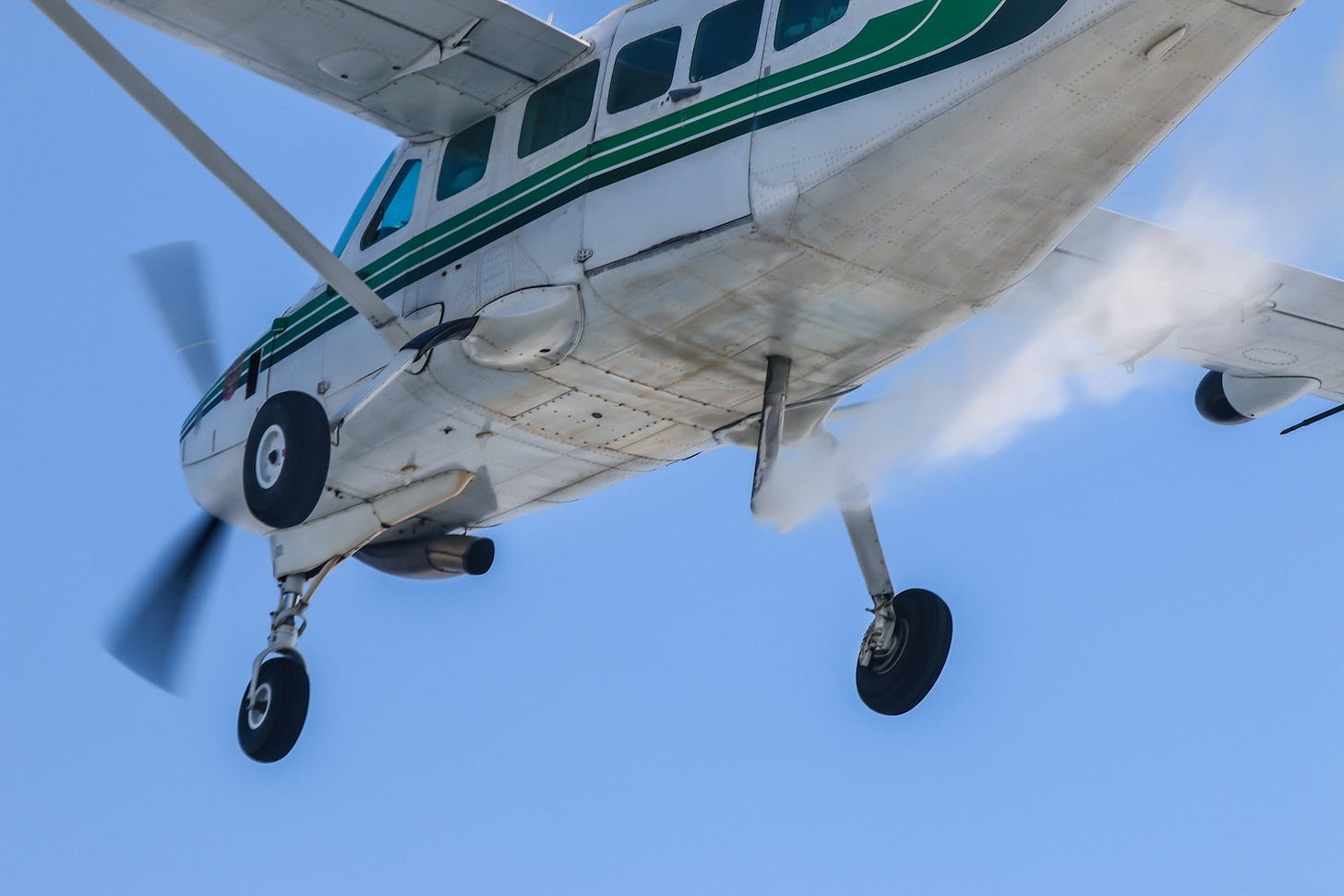 Două avioane s-au ciocnit în aer în SUA: Aeroportul Marana din Arizona devine scena unei coliziuni fatale
