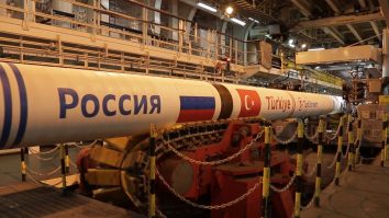 UE cheltuiește mai mult pe combustibili ruși decât pe ajutor pentru Ucraina