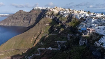 Locuitorii din Santorini înfruntă noi temeri legate de cutremurele de pe insulă