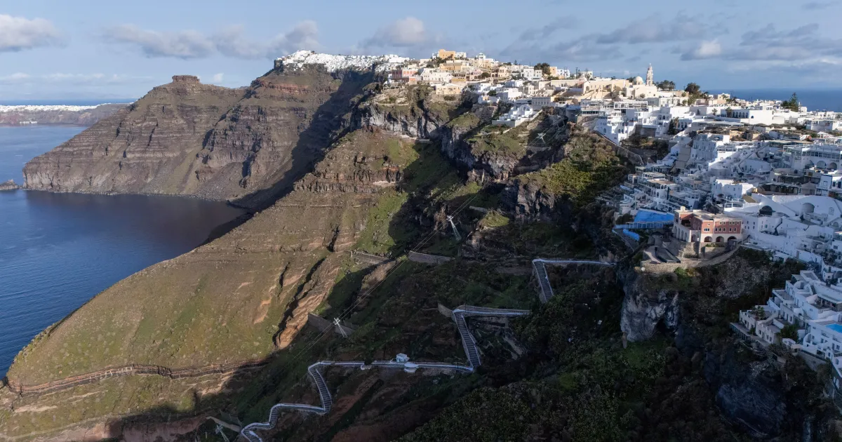 Locuitorii din Santorini înfruntă noi temeri legate de cutremurele de pe insulă