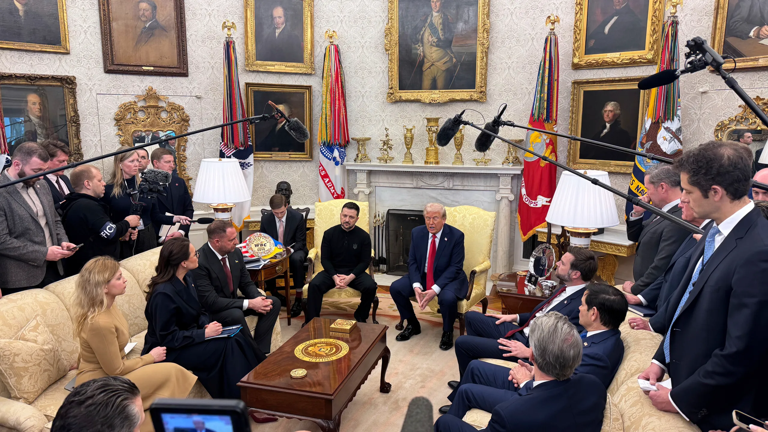 Conferința a fost anulată, acordul mineralelor nu a fost semnat: Presa ucraineană spune că Trump l-a alungat pe Zelenski