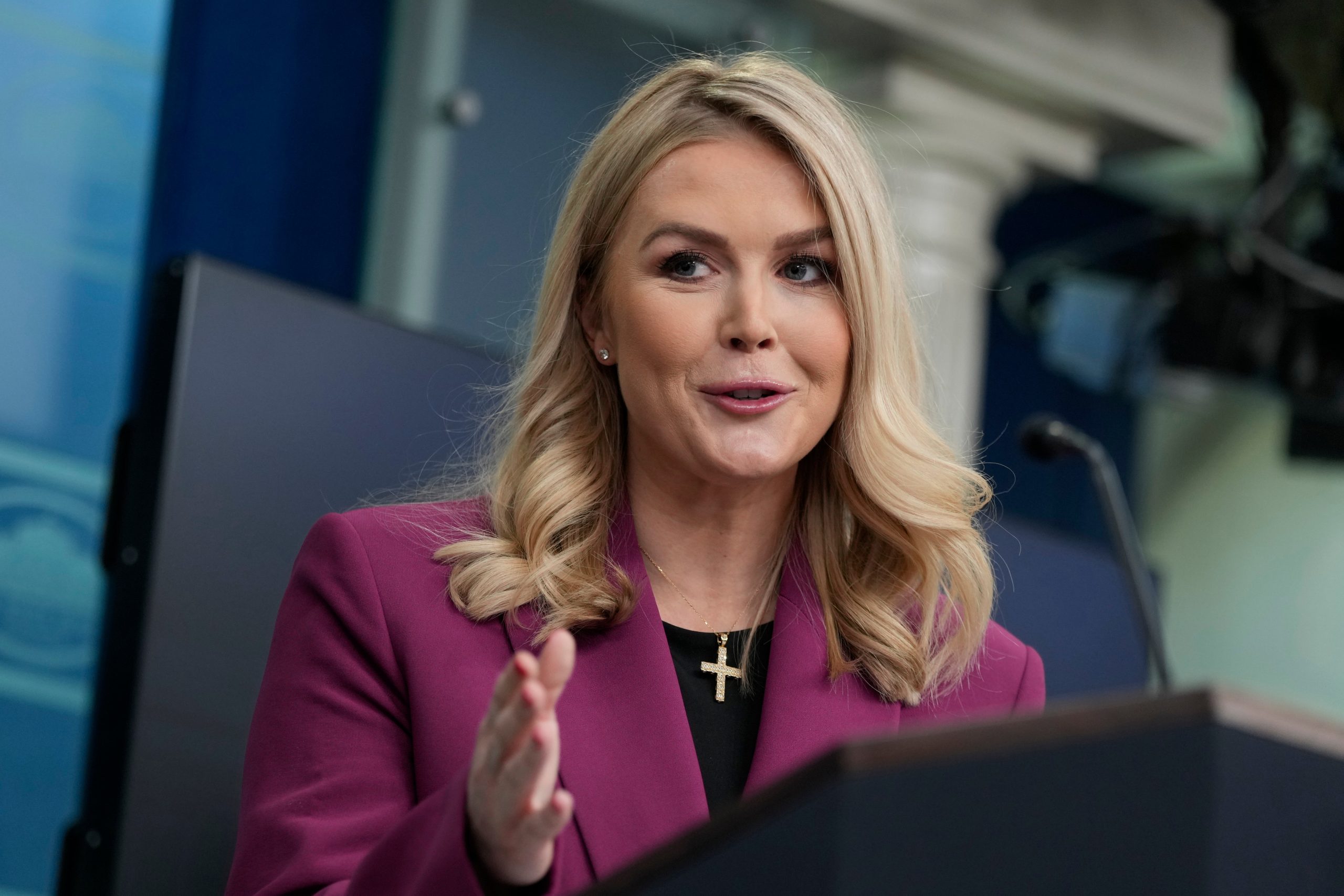 Trump redeschide ușile Casei Albe pentru sute de jurnaliști interziși de Biden. Ce este New Media