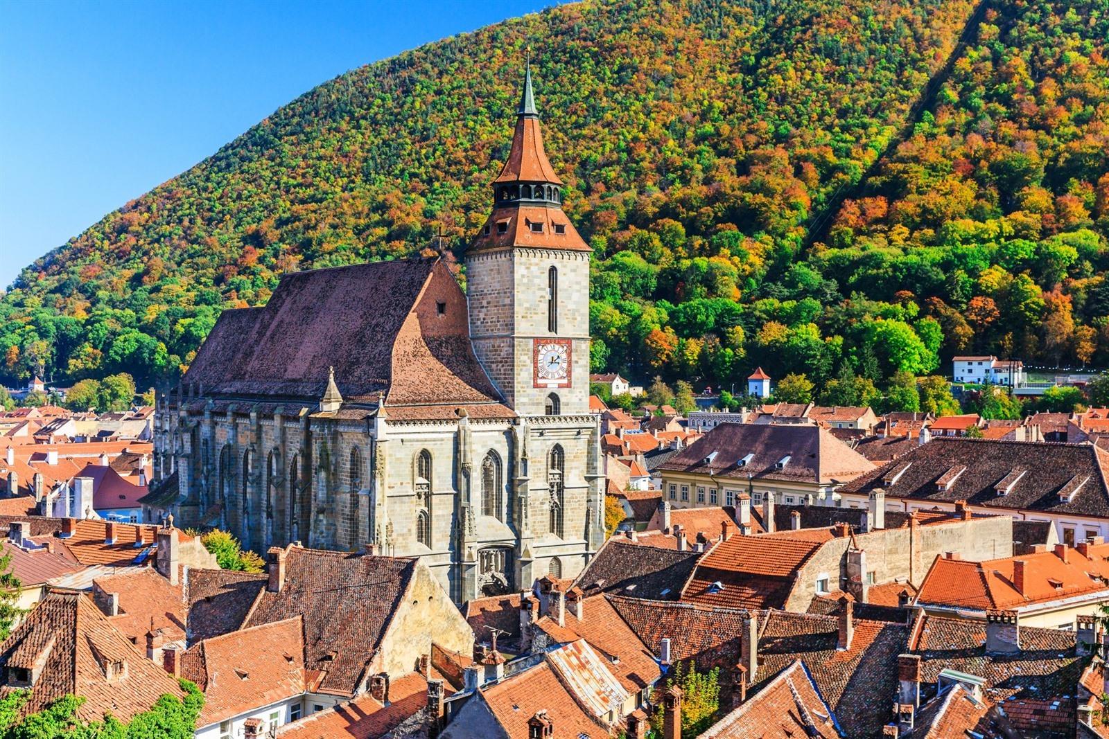 Washington Post recomandă România ca destinație de top în 2025. Brașovul și Carpații sunt printre locurile preferate de turiști
