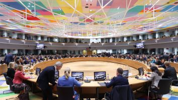 Liderii UE se reunesc astăzi la Bruxelles. Pe agenda discuțiilor: Apărarea continentului împotriva Rusiei și „gestionarea” lui Donald Trump