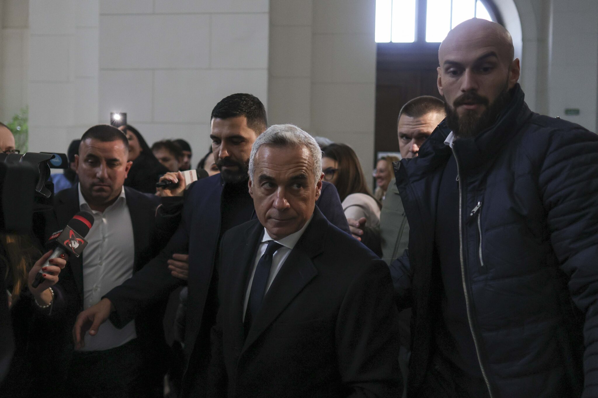 Un raport arată că alegerile prezidențiale din 2024 sunt un reper în manipulare. Cum l-au analizat francezii pe Călin Georgescu