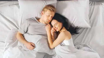 Calitatea somnului crește atunci când dormi împreună cu persoana iubită. Ce au descoperit cercetătorii