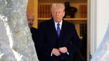 Trump face primul apel la Curtea Supremă pentru a concedia mai mulți funcționari. Este parte dintr-o campanie de reducere a birocrației