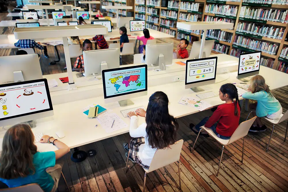 Ministerul Educației a pierdut 40 de milioane de euro pentru catalogul digital. Bogdan Rațiu, profesor: „România rămâne să aibă catalogul pe hârtie”
