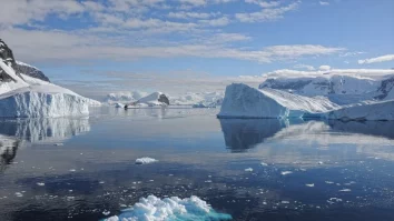 Întinderea totală a gheții marine din Arctica și Antarctica a atins un minim record. Situația încălzirii globale devine tot mai problematică
