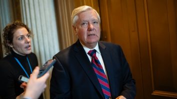 BREAKING NEWS: Lindsey Graham: „Dacă Putin se mai leagă de Ucraina, vom accesa Articolul 5 din NATO, care va provoca o reacție”