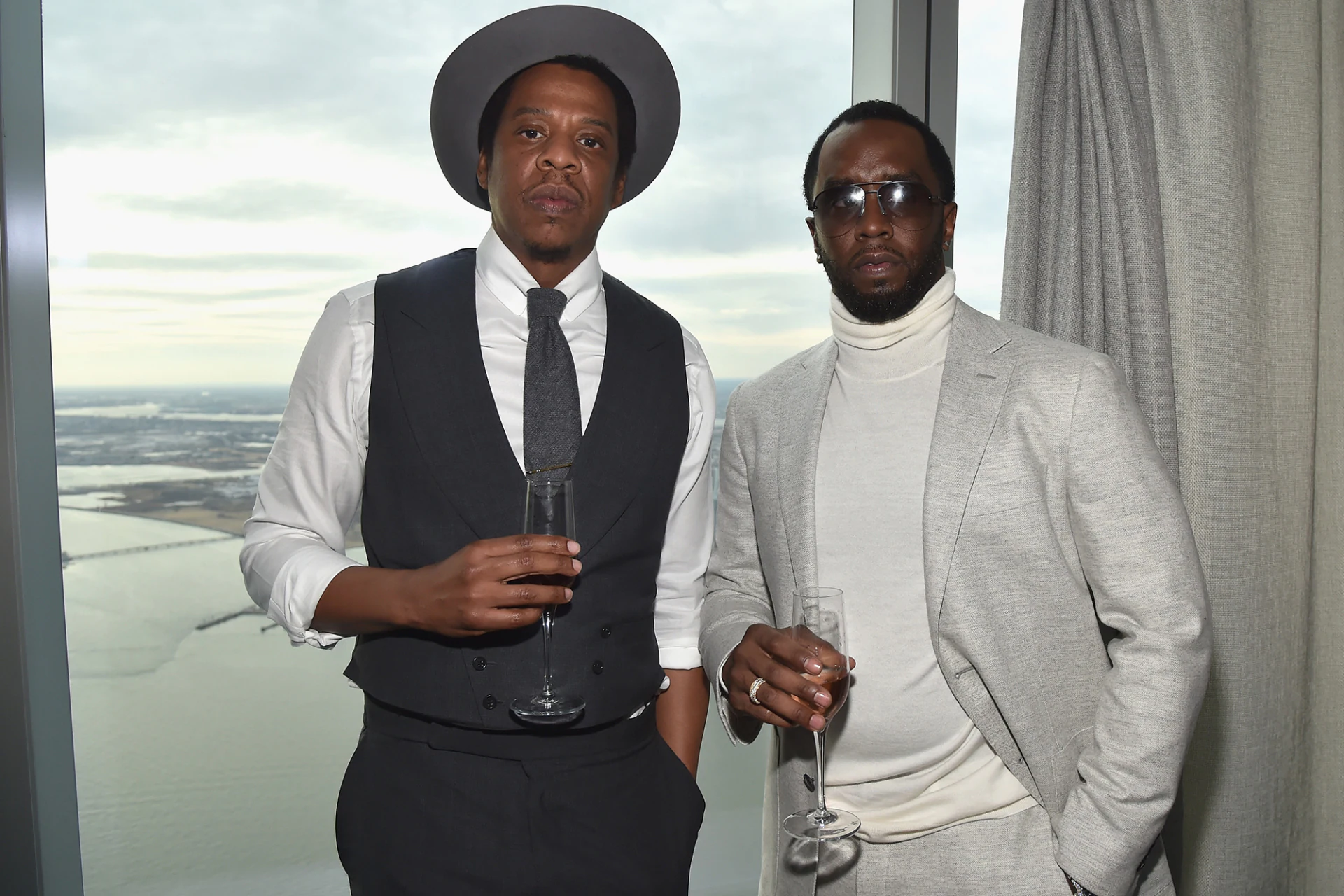 Procesul civil care îi acuza pe Sean „Diddy” Combs și Jay-Z de viol a fost respins voluntar cu prejudiciu. „Acuzațiile fictive au fost respinse”