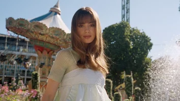 Decizia lui Lily Collins de a avea o fiică, printr-o mamă surogat, a stârnit un val de reacții negative online. Cum a explicat actrița această decizie