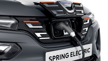 Mașinile electrice pierd din popularitate. Se întoarce lumea la benzină și diesel?