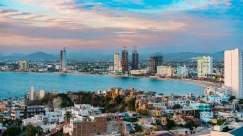 2025 îți oferă șansa să investești în destinații de vis. Ce locații se evidențiază pentru cei care caută profit și distracție