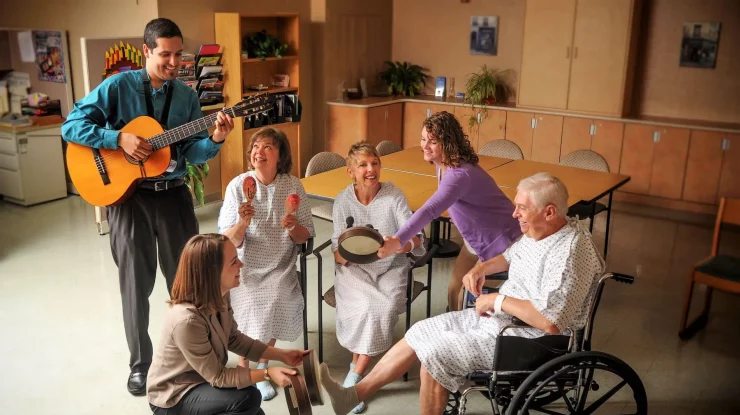 Muzica face ca durerea de după un accident să dispară. Ce au descoperit cercetătorii despre tempo-ul interior uman