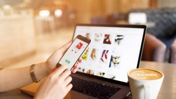 Eurostat: România a înregistrat o creștere de 43% în comerțul online în ultimul deceniu. Pe ce dau românii banii